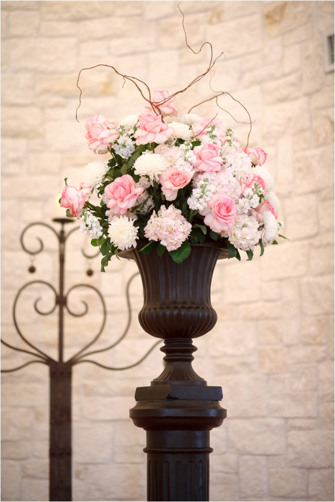 Pink and Gray Briscoe Manor Wedding by Lindsay Elizabeth Photography