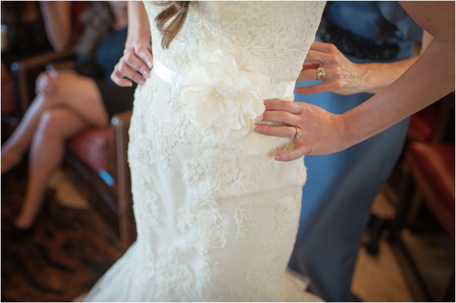 Navy and Ivory Briscoe Manor Wedding by Lindsay Elizabeth Photography