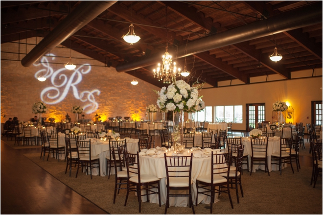 Navy and Ivory Briscoe Manor Wedding by Lindsay Elizabeth Photography