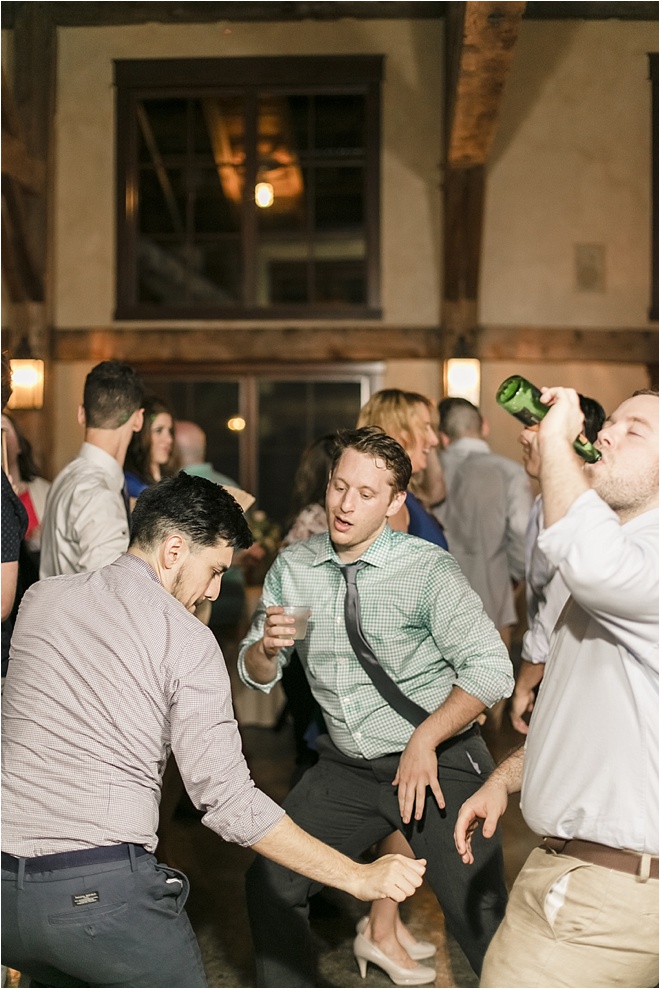 Guests-Dancing-at-Reception