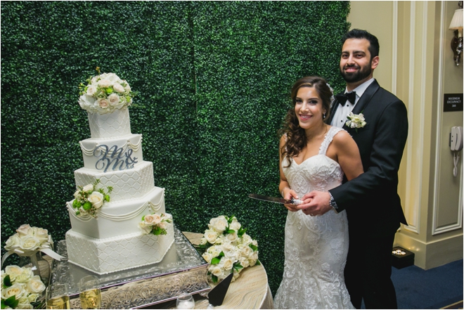 Couple-Cutting-Cake