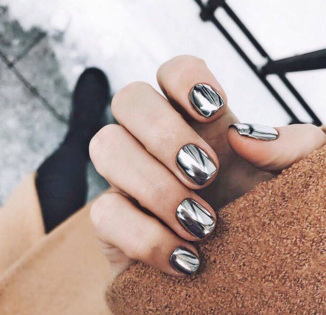 Silver Chrome Manicure