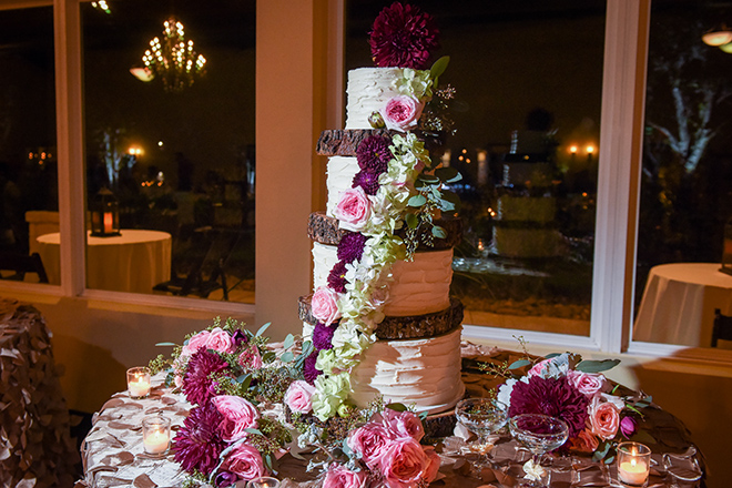 rustic autumn wedding, briscoe manor, kiss and makeup houston, wedding reception, wedding cake with burgundy and pink flower decorations