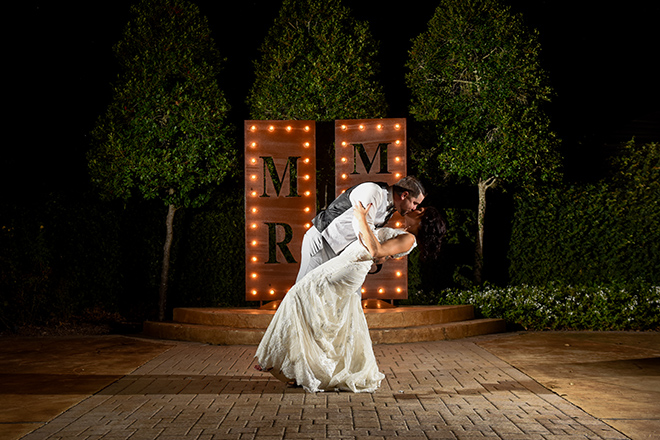 rustic autumn wedding, briscoe manor, kiss and makeup houston, wedding photography, bride and groom, mr. and mrs. sign