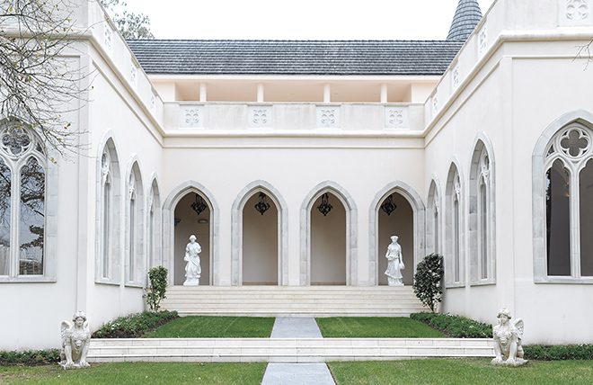 royal wedding inspired shoot, chateau cocomar, jessica frey photography, spring florals, regal wedding decor, houston wedding venues, european architecture