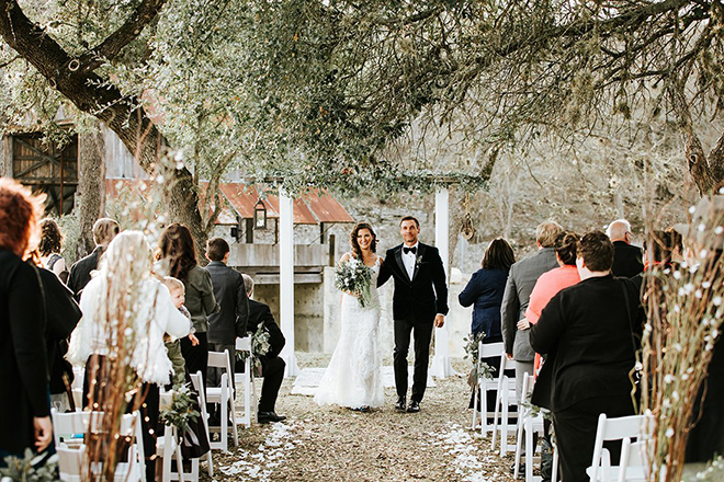 Texas Barn Weddings at Eagle Dancer Ranch - live oaks outdoor ceremony