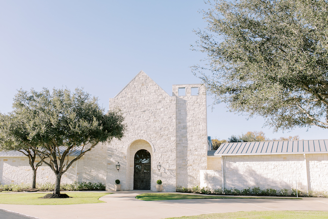 On-site wedding chapel - Briscoe Manor