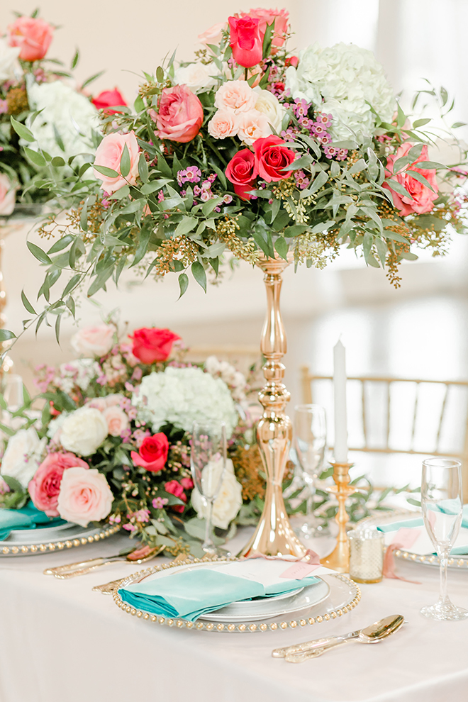 gold centerpieces, pink, blush, aqua napkins, pink linens, gold accents