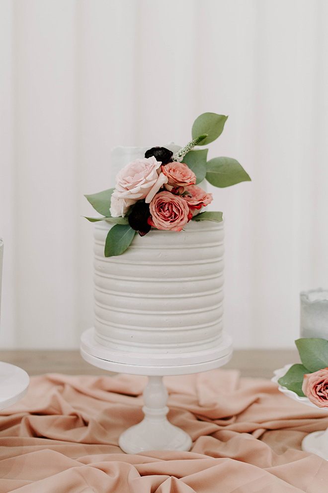 wedding cake, one layer, floral topper, houston wedding photography, emily figurelli, white cake stand, simple elegance, wedding details, decor ideas