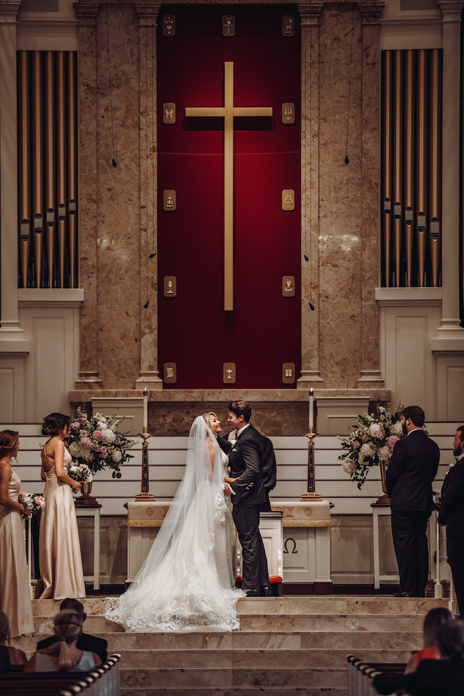 Intimate summer wedding, church ceremony, covid-19