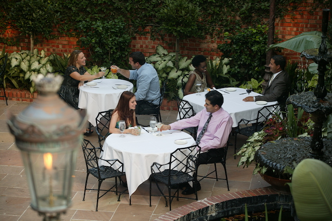 bridal shower ideas, houston, alfresco, brunch, brennan's of houston, outdoor courtyard