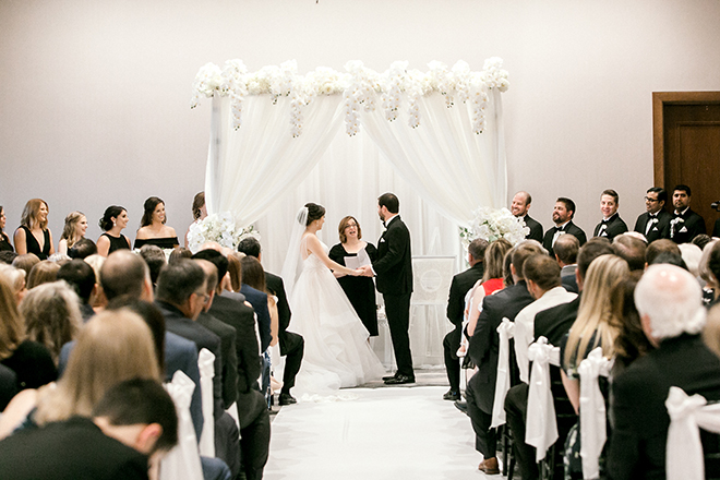 bride, groom, wedding flowers, jewish ceremony, plants n petals, hotel zaza memorial city, chuppah