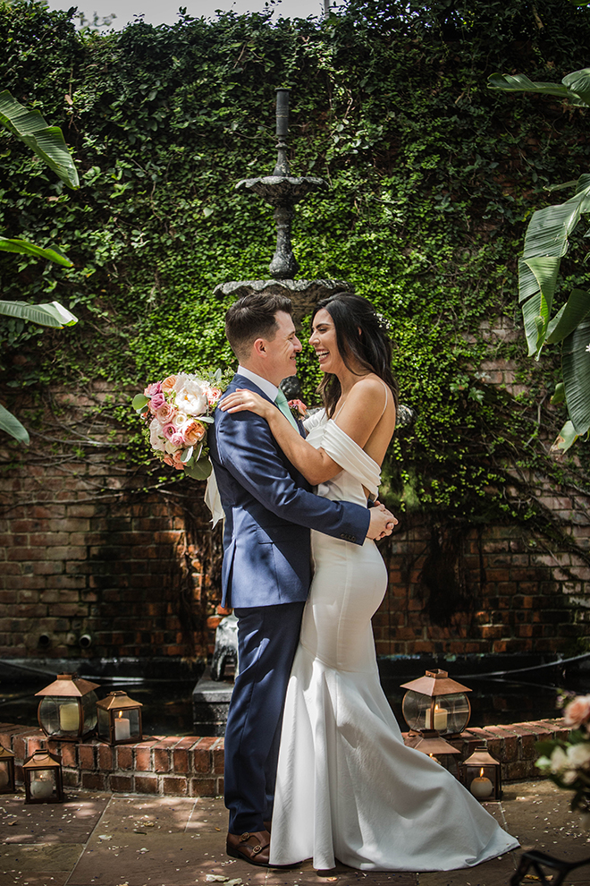 wedding photography, houston, blanca duran, bride, groom, brennan's of houston, courtyard