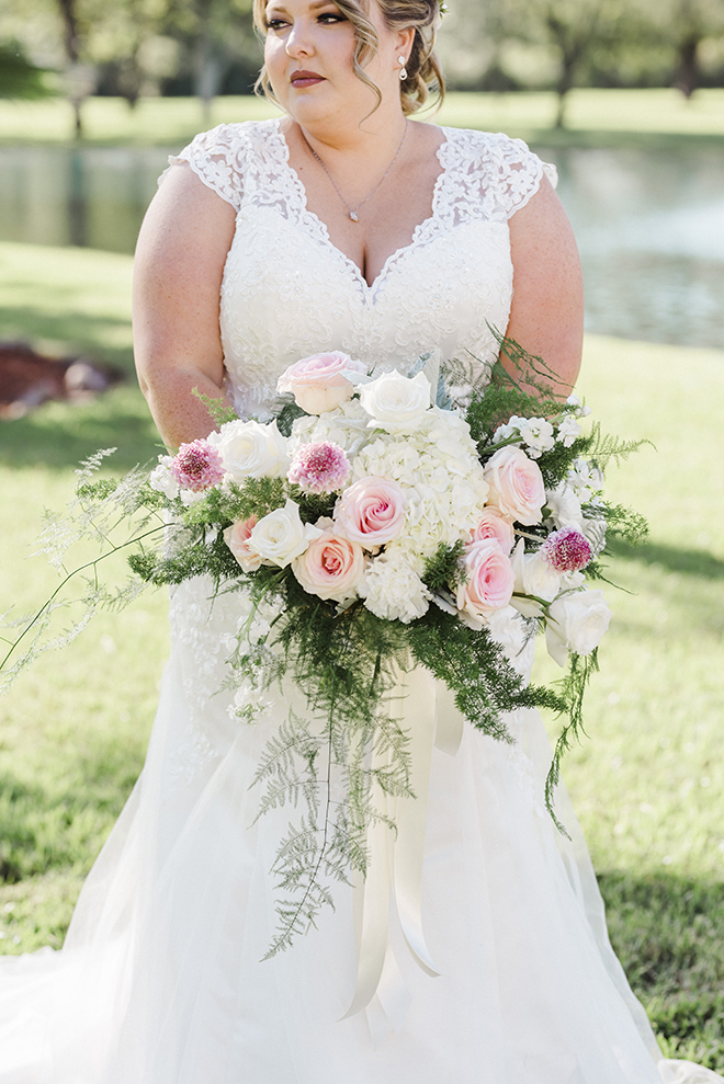 kemah gardens, houston, venue, bridal, portraits, bouquets, vinery, blush, pink, white, florals