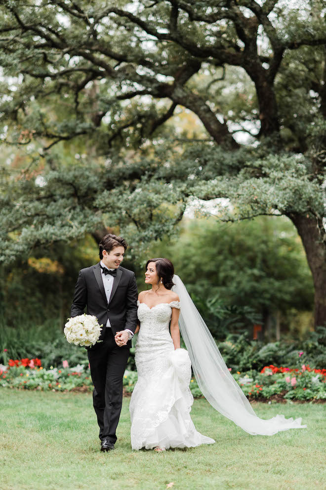 couple portrait, bride, groom, bridal bouquet, white, timeless, elegant