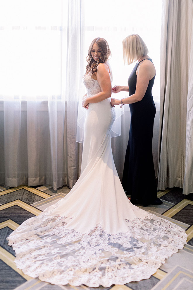 getting ready, bridal portrait, wedding dress, wedding photography, anna kay photography