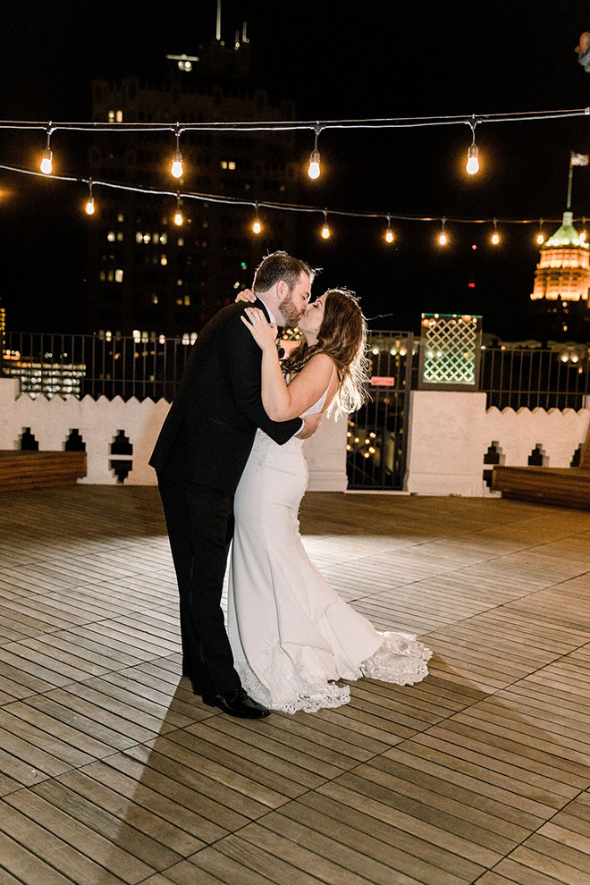 intimate moment, wedding photography, anna kay photography, outdoor photography, night shots, bride, groom