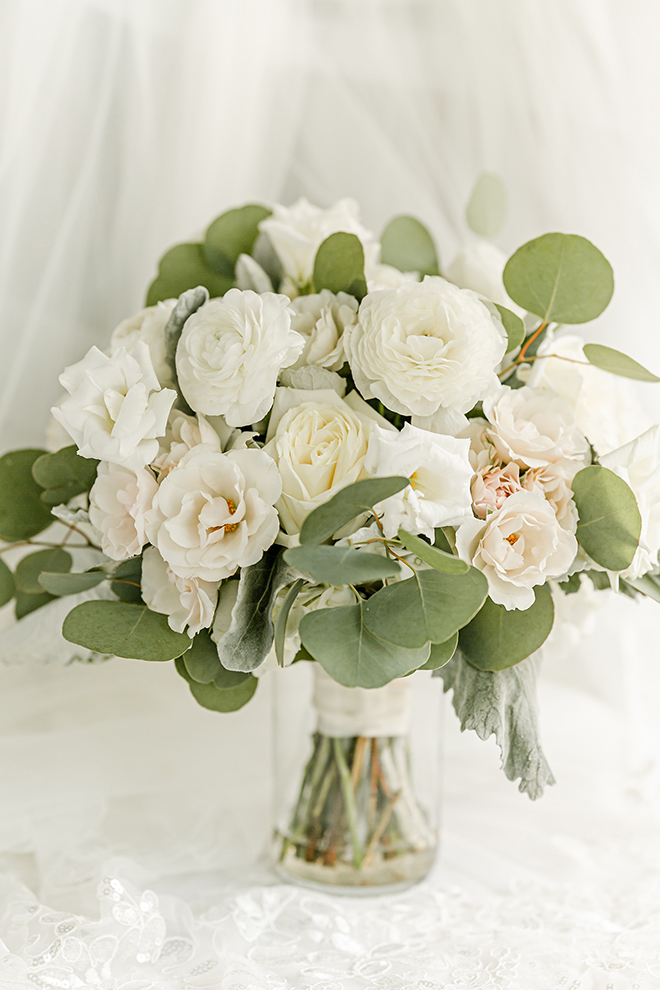 bridal bouquet, white, flowers, eucalyptus, summer wedding, wedding shots