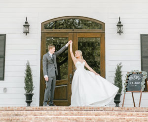 Timeless Summer Wedding at The Estates at Pecan Park