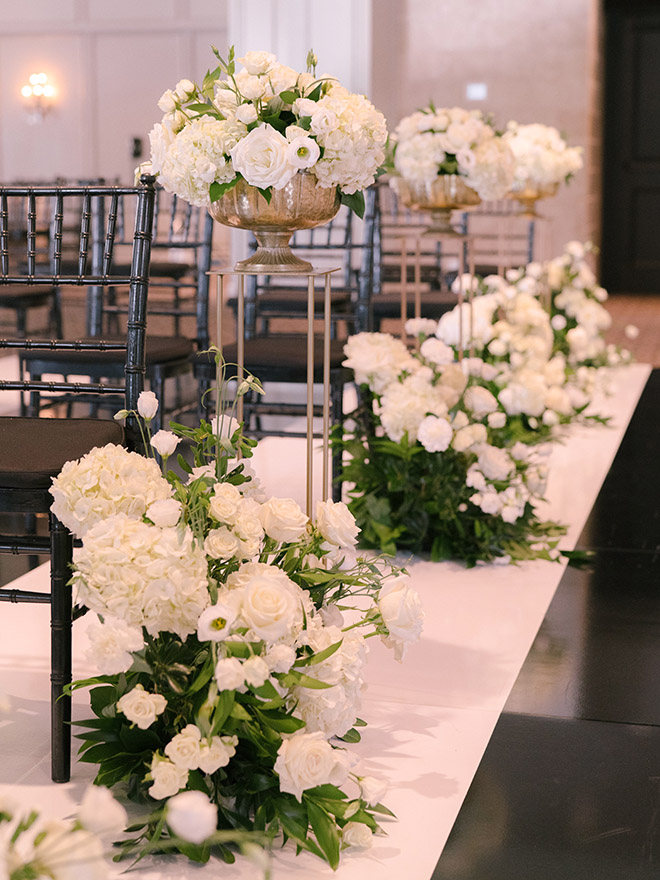 classic wedding, white, gold, black, tall, florals, floral backdrop, ceremony decor, altar, roses, hotel zaza, stephania campos, black chiavari