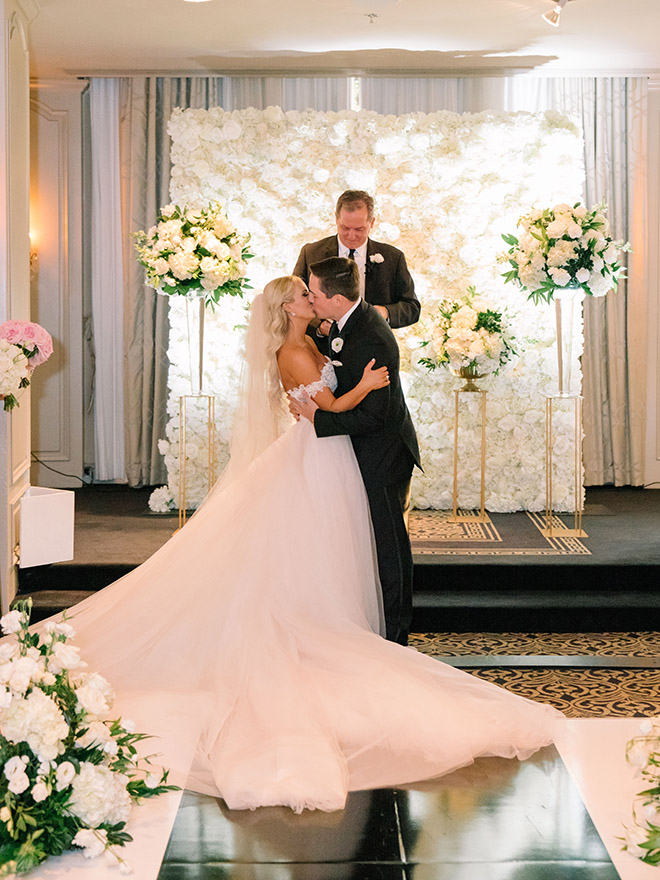 classic wedding, white, gold, black, tall, florals, floral backdrop, ceremony decor, altar, roses, hotel zaza, stephania campos, bride, groom, elegant, timeless