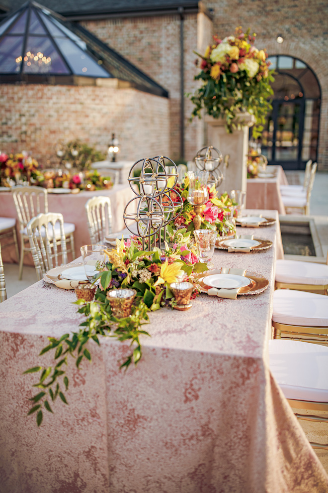 rehearsal dinner decor, table setting, outdoor, courtyard, floral centerpieces, gold flatware, gold chargers, beautiful, vibrant, unique