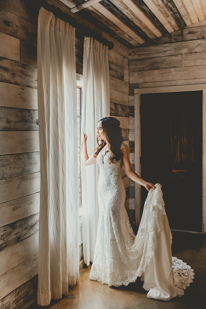 bridal portrait, bridal gown, big sky barn, bridal suite