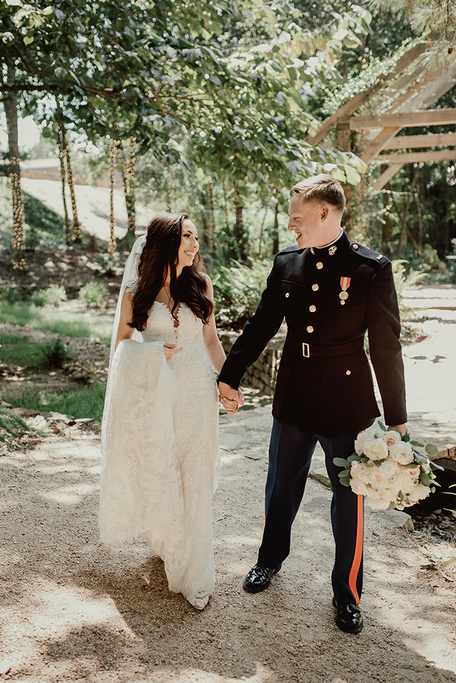 bride, groom, marine's, bridal gown, bridal bouquet, bride and groom portraits, outdoors, big sky barn