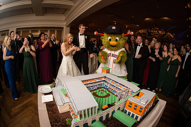 groom's cake, susie's cakes, cutting the cake, reception entertainment, astros mascot, orbit, astros stadium, minute maid park, baseball theme