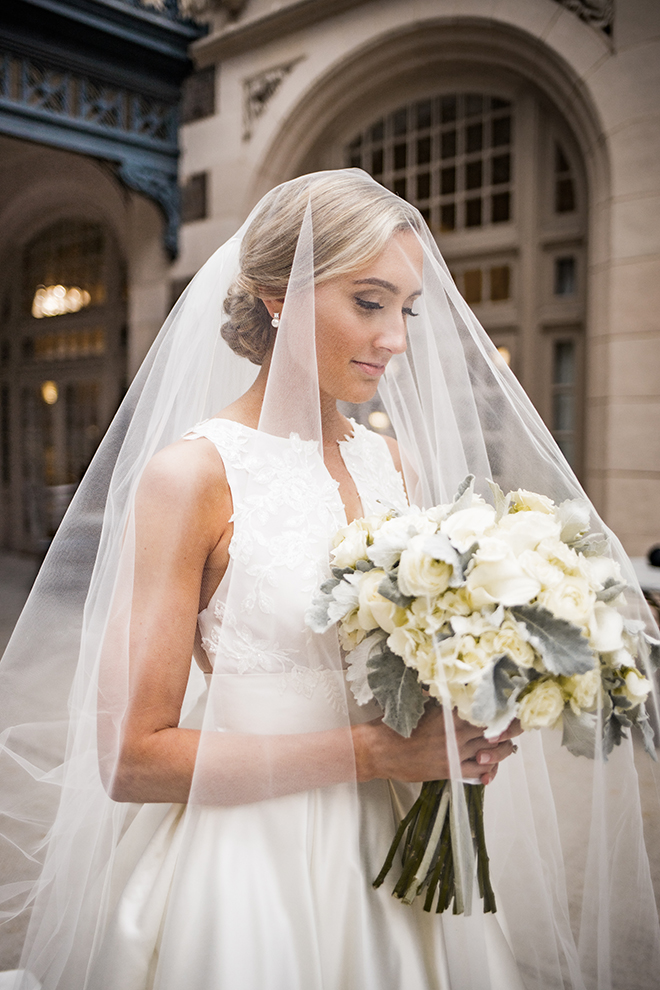 bridal bouquet, white, ivy, groom, bridal up-do, janelle alexis salon, veil, elegant