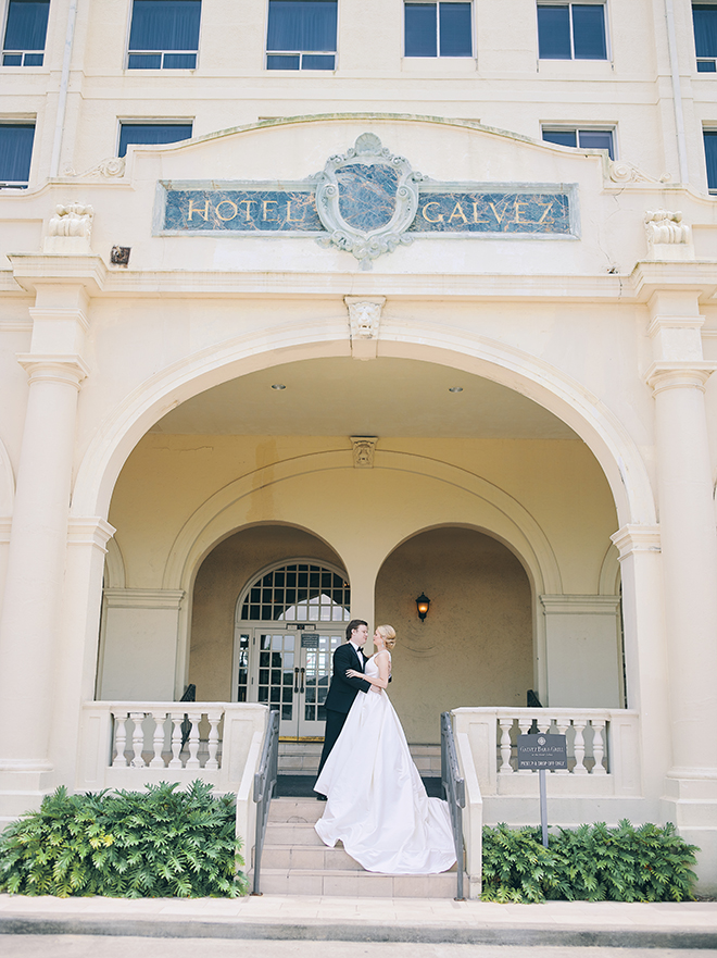 bride and groom portraits, hotel galvez, galveston, venue, historic