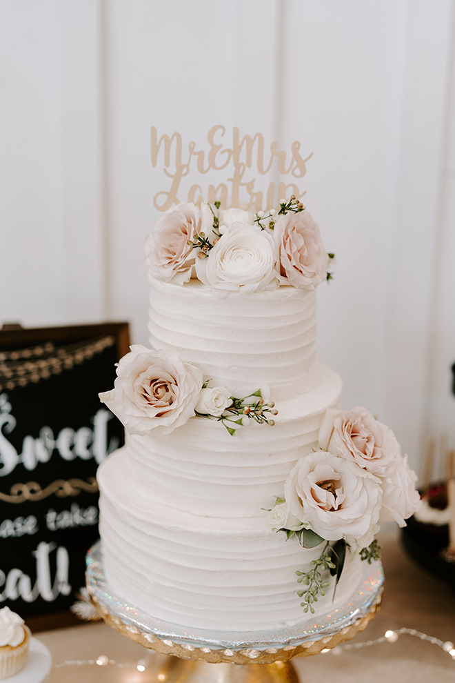 wedding cake, classic, flower details, roses, mr, mrs, white, elegant