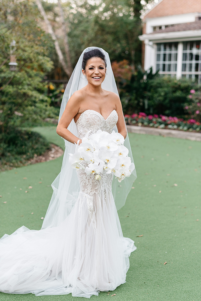 bridal portrait, strapless bridal gown, long veil, orchid bouquet, white, elegant, classic