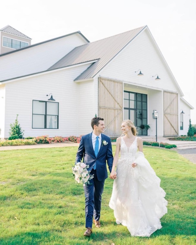 Newlywed couple at Deep In The Heart Farms.