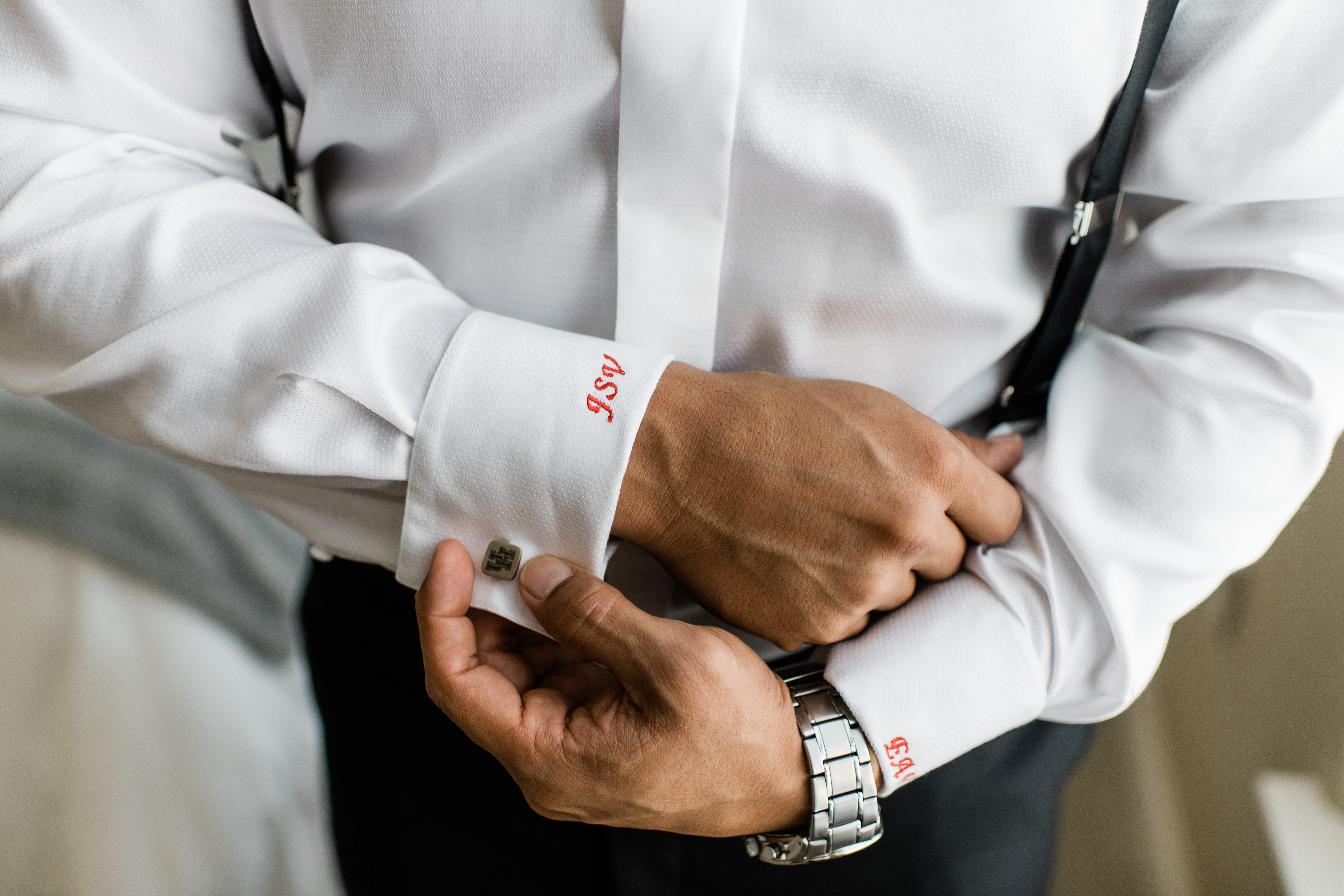 The groom has University of Houston cuff links.