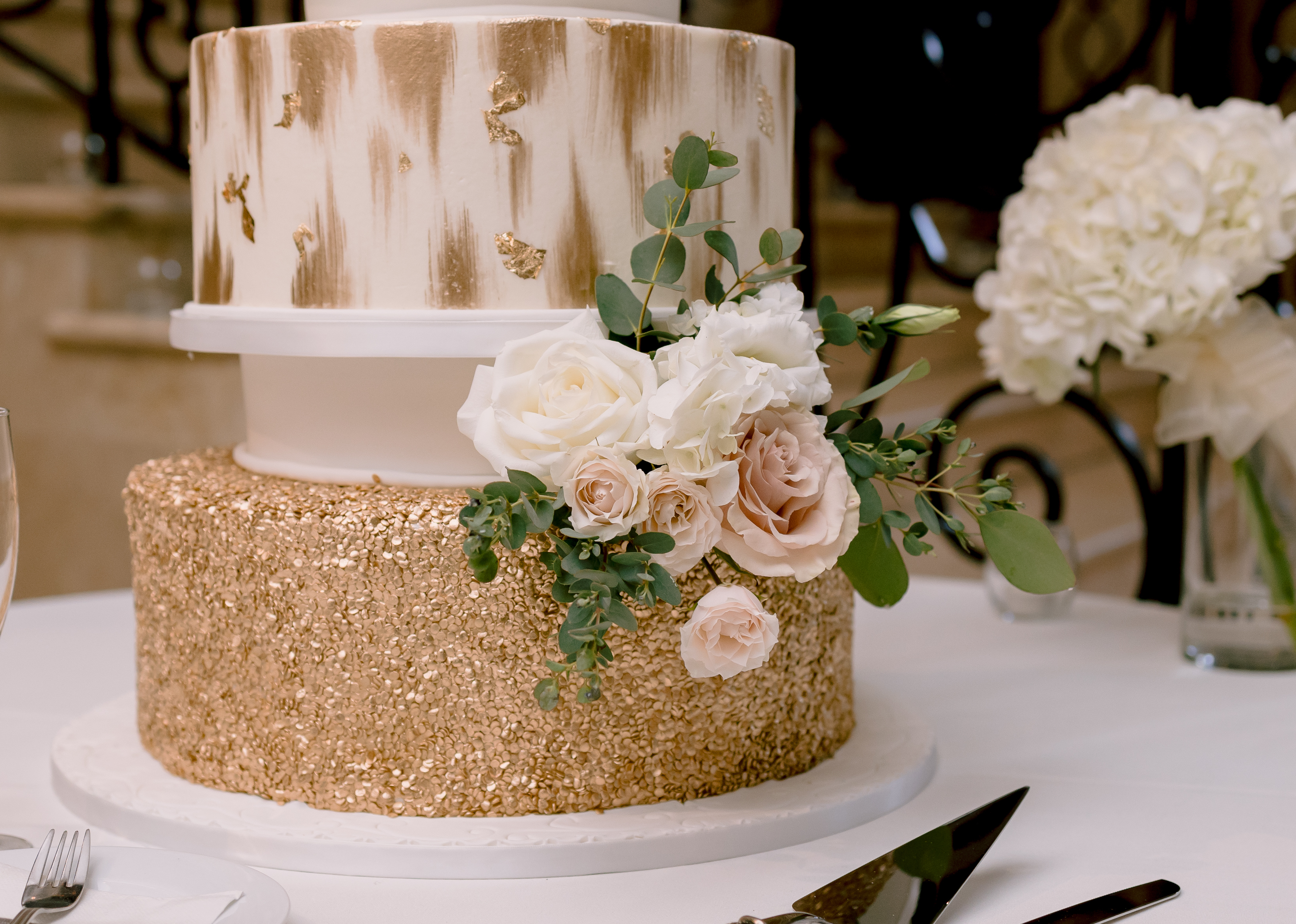 An upclose photo of the cake and its glittery accents.