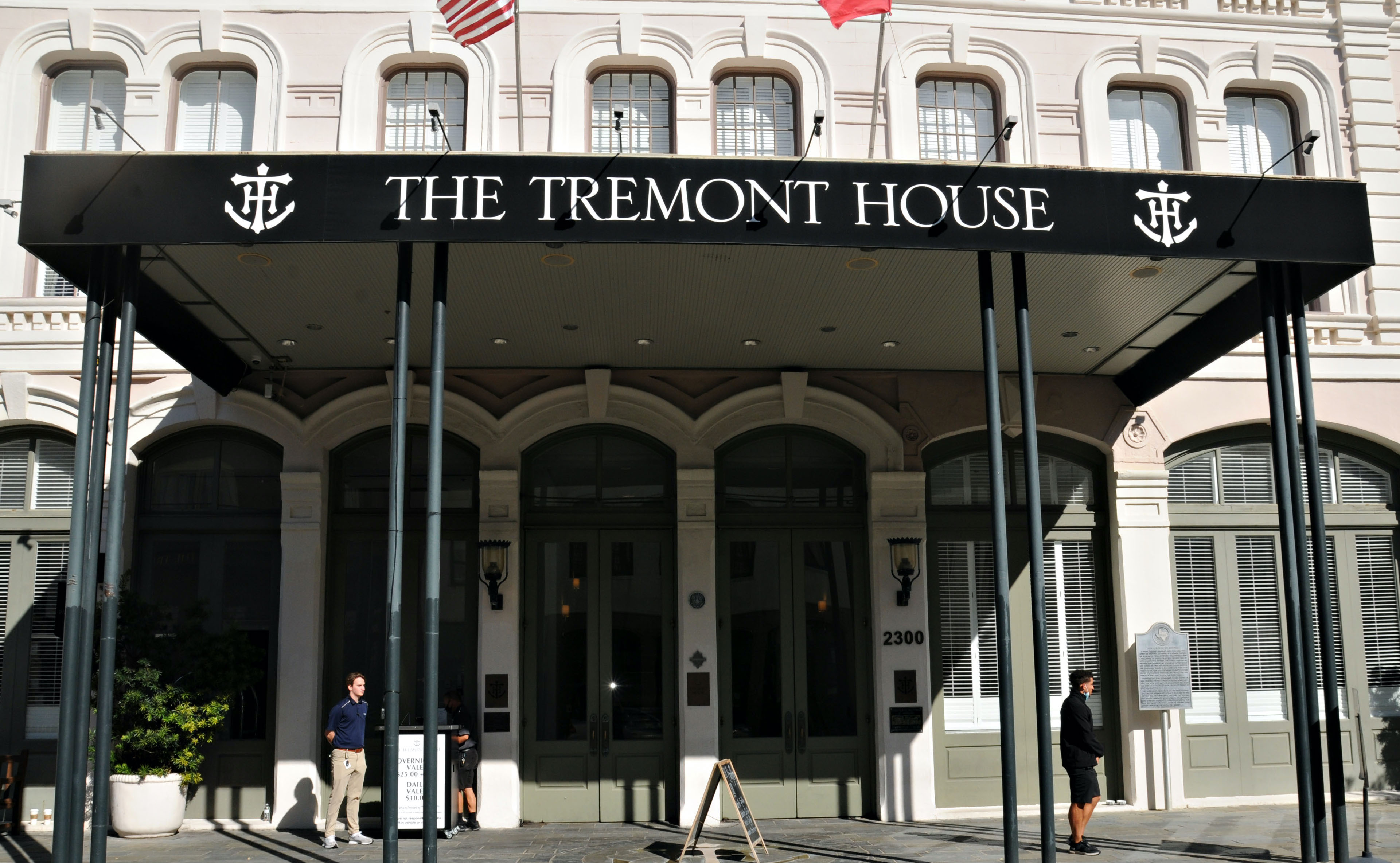 A front view of The Tremont House Hotel in Galveston Island where a classic wedding ceremony was held