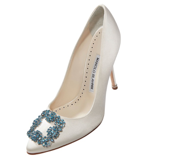 Satin white pump with a blue jewel for the bride.