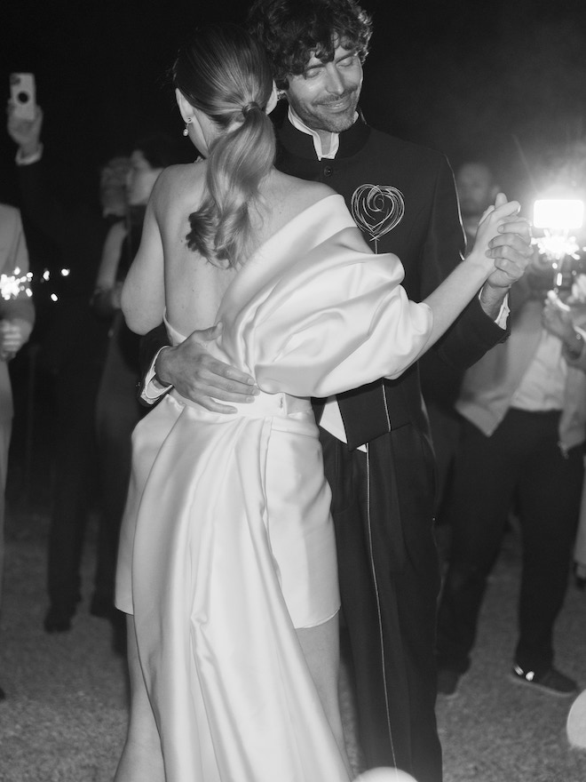 Bride and groom dancing at La Baronia. 