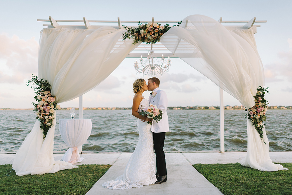 outdoor ceremony - wedding photography