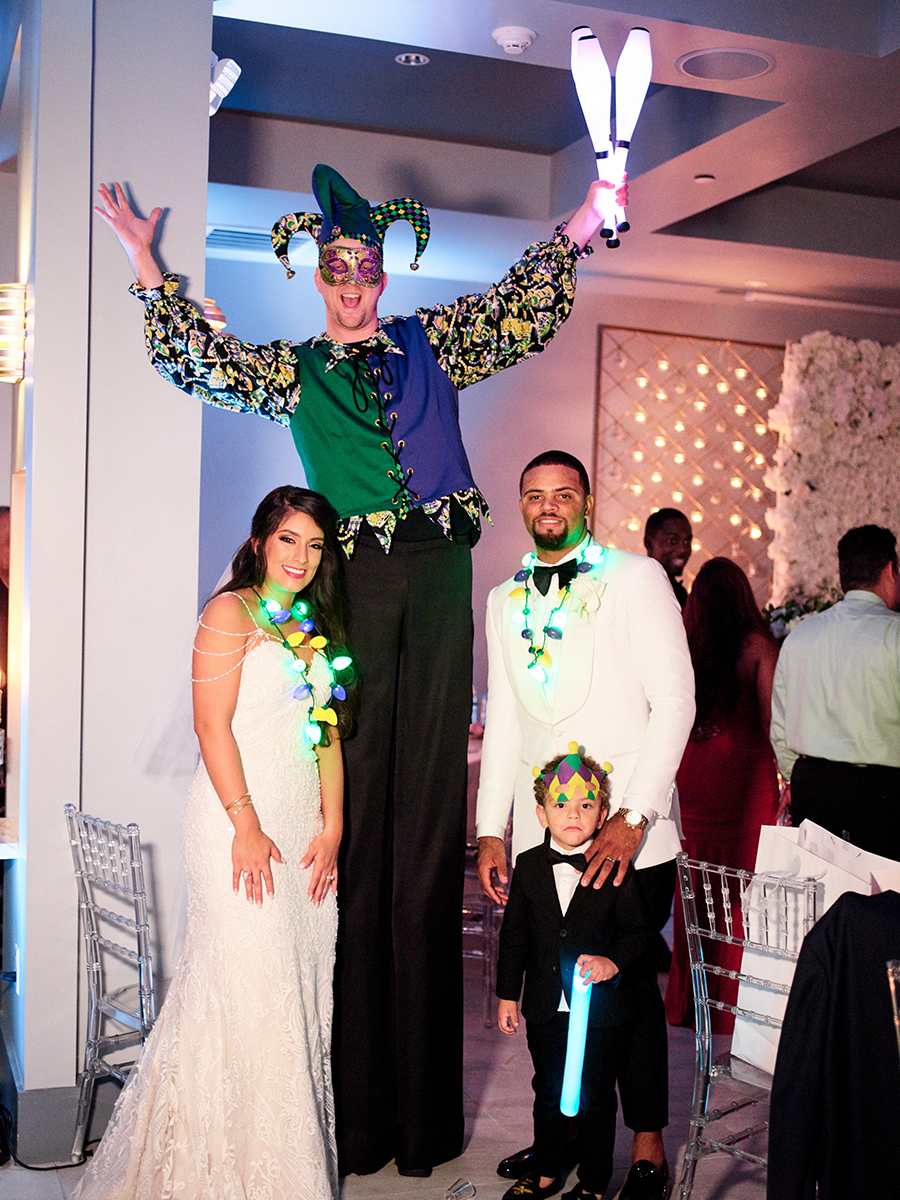 circus - stilts - wedding entertainment