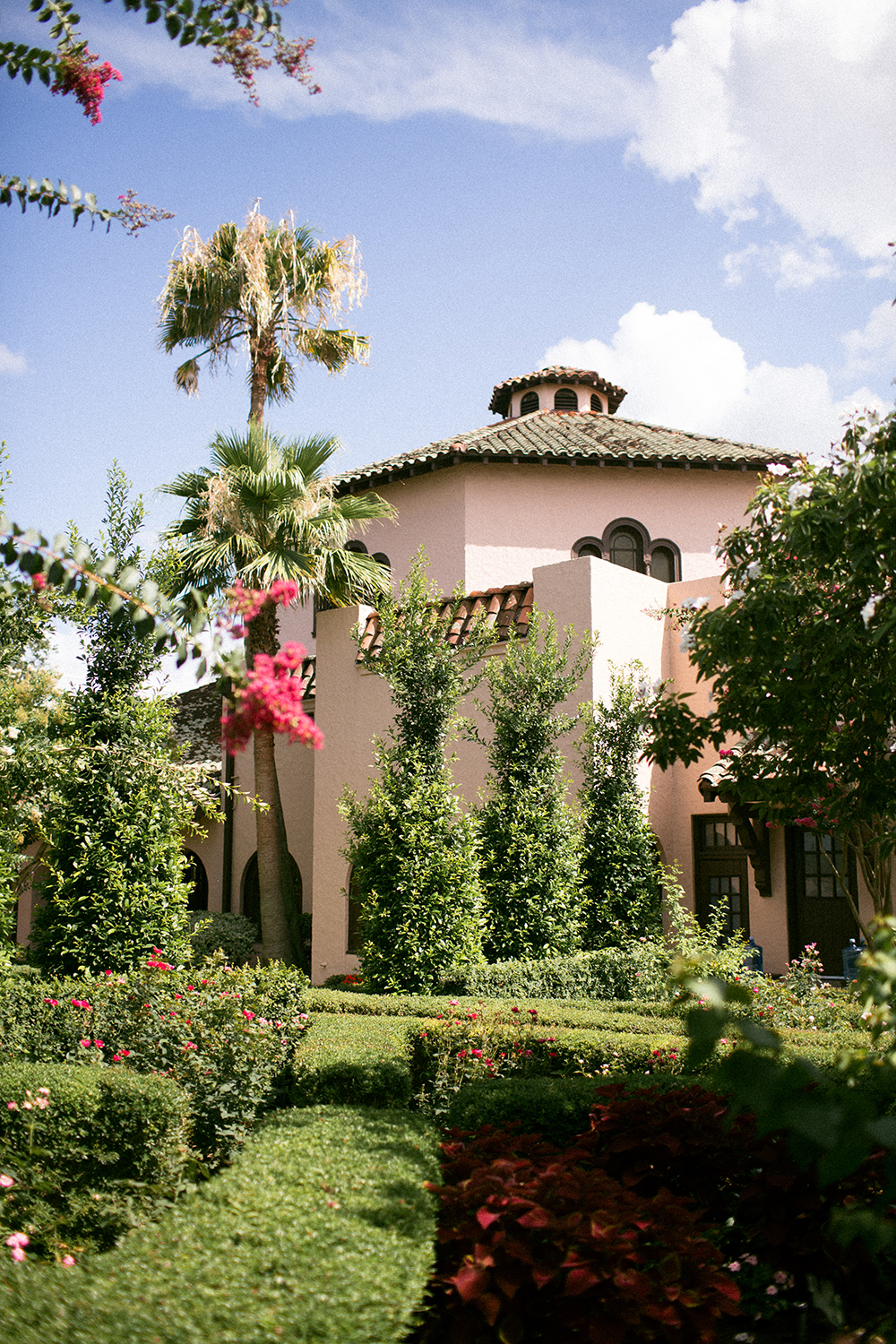 the parador, spring summer outdoor wedding venue, greenery, wedding